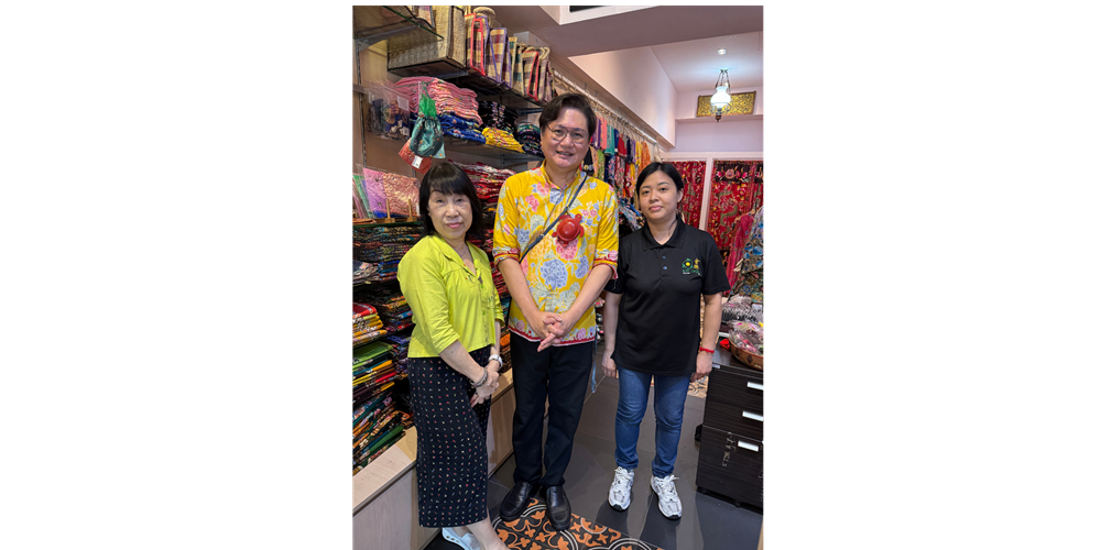 Mr Raymond Wong and his team at Rumah Kim Choo