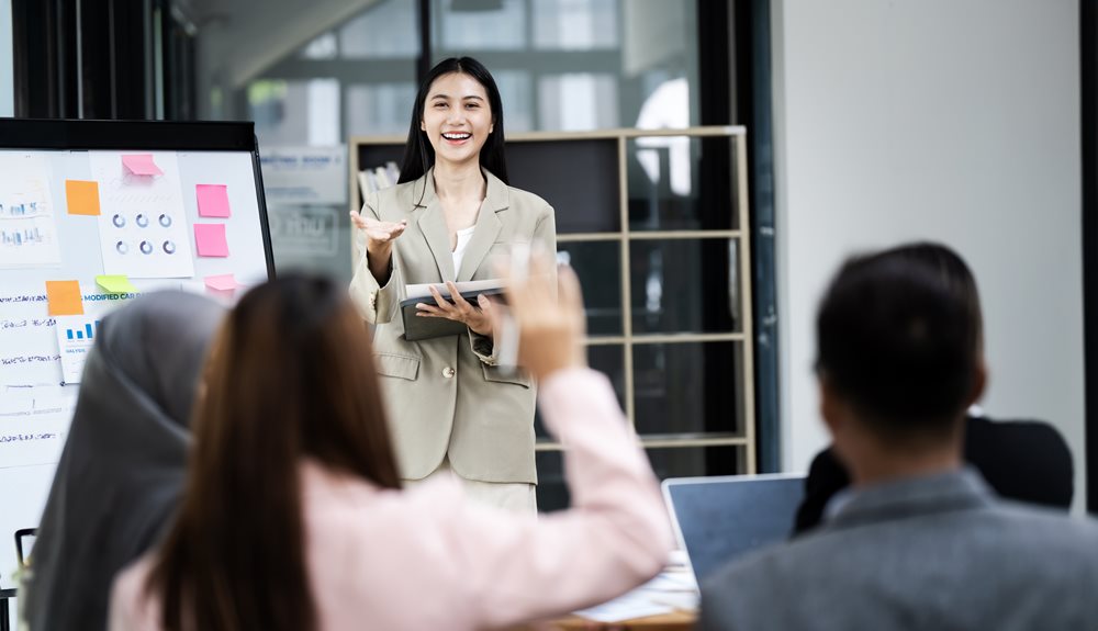 Coding the Human Edge: Professionalising Adult Educators in the AI Era